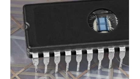 EPROM vs EEPROM, darbo principai, skirtumai ir programos